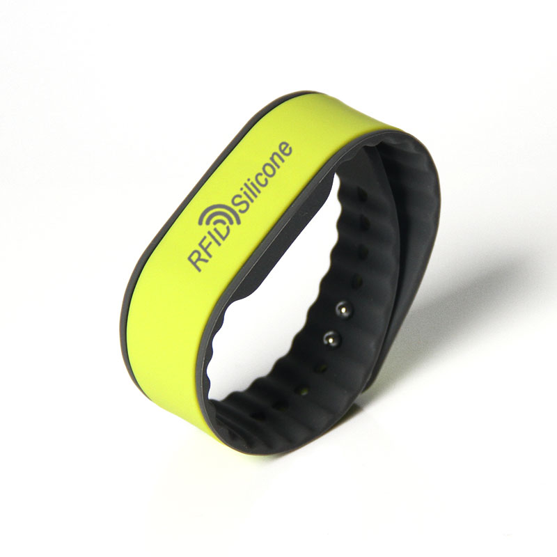Adjustable wristband outlet