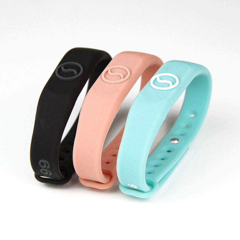 Fashionable Embossed Logo Silicone RFID Wristbands For Events