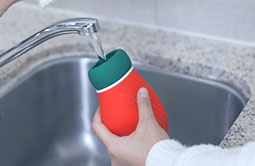 Silicone hot water bag can be injected hot water