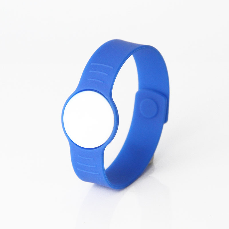 Silicone Buckle Strap Open Loop RFID Wristbands For Hotels 