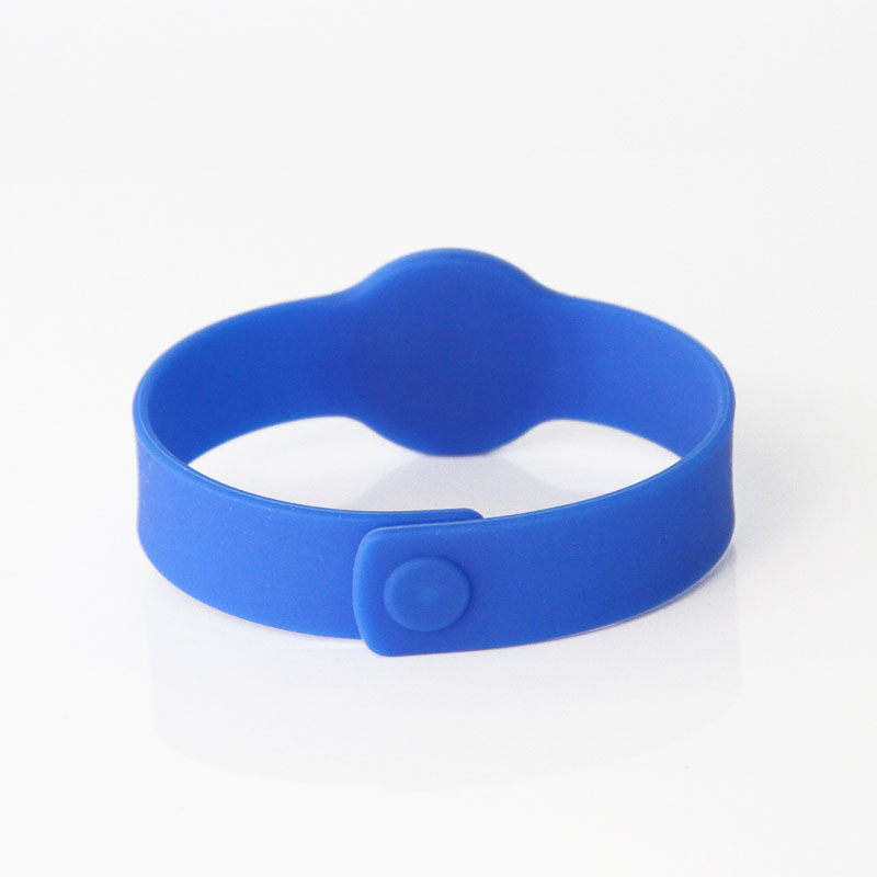 Silicone Buckle Strap Open Loop RFID Wristbands For Hotels 