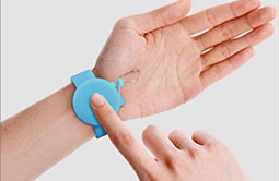 Wear the hand sanitizer wearable bracelet-1