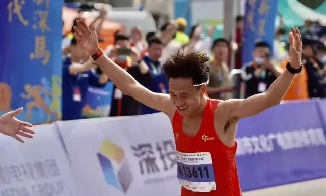 Won the 2022 Shenzhen Marathon All-Marathon Men's Championship-He Jie