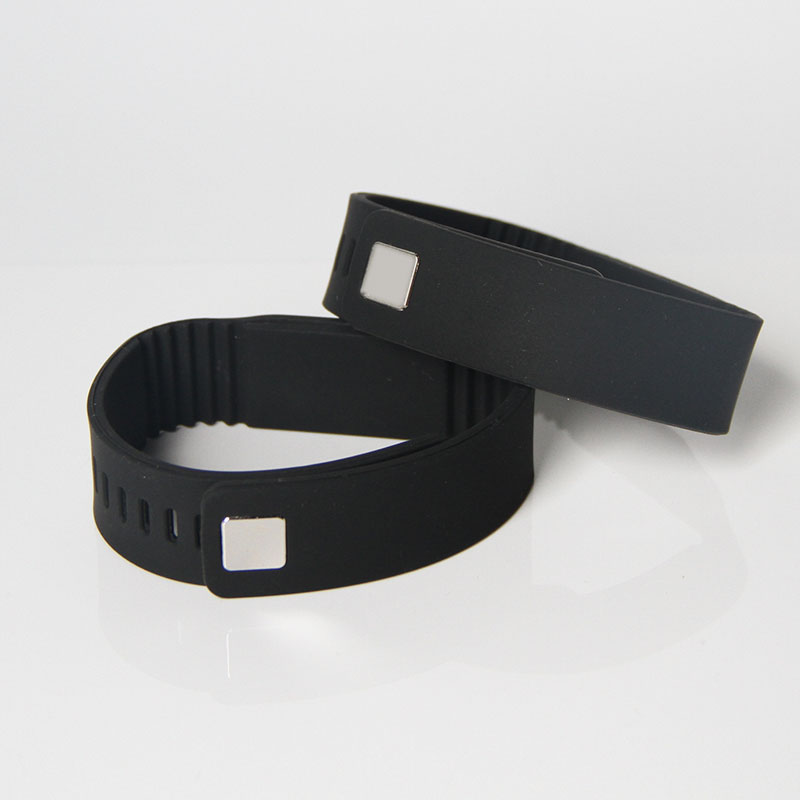 LF 125KHz Scannable Silicone RFID Wristbands Price Wholesale