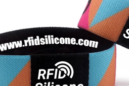 Made of elastic fabric material